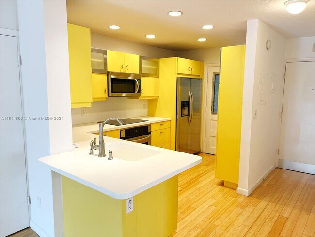 Foto del edificio - 6815 Edgewater Dr