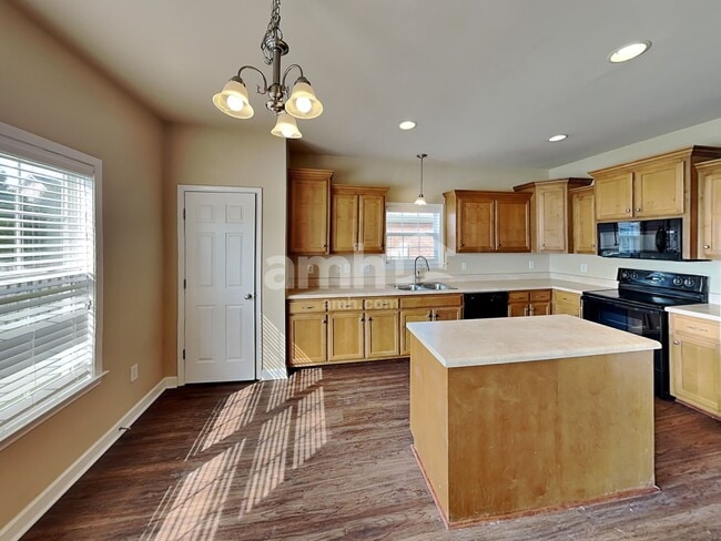 Building Photo - 3016 Sommette Dr