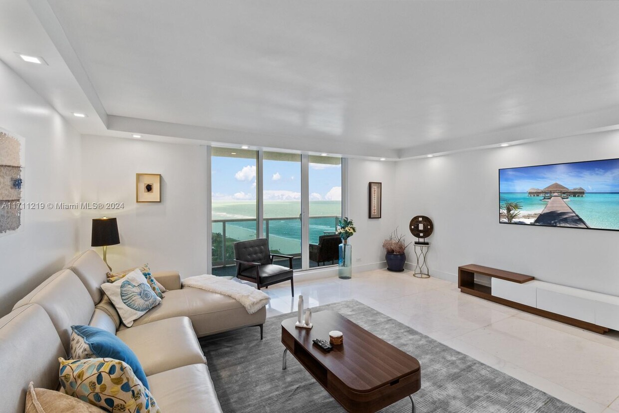 Foto principal - 2301 Collins Ave