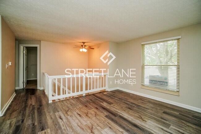 Building Photo - REDUCED!