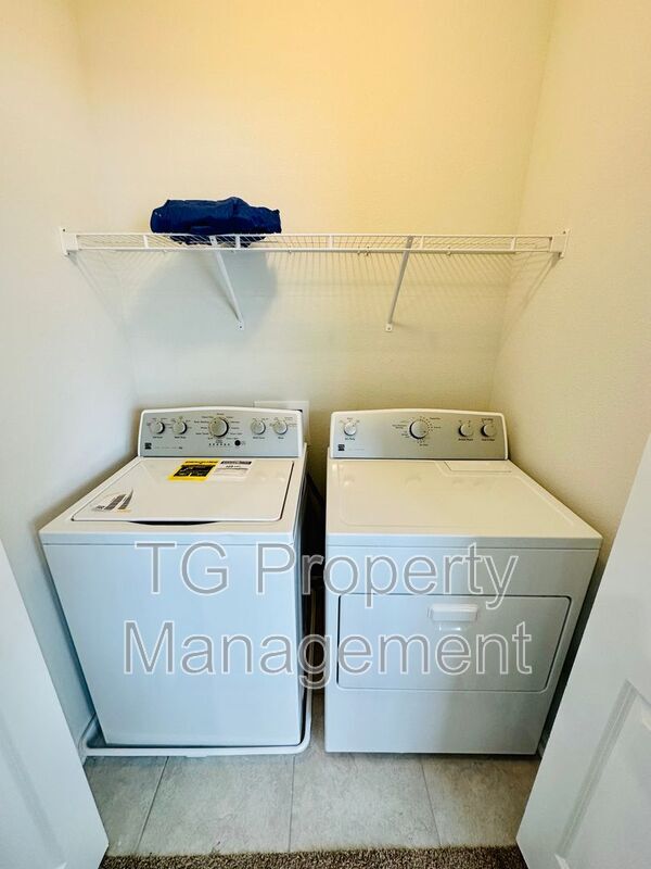 Foto del edificio - 84 Pinebury Ln