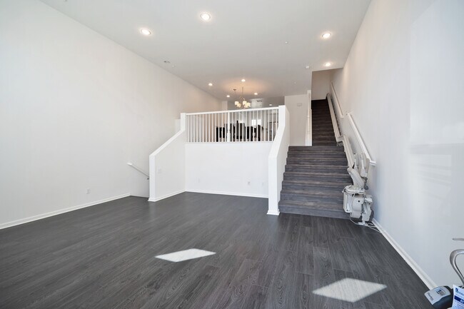 Building Photo - 5547 Strand