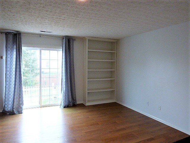 Foto del edificio - Brice Green 3 BR Condo!