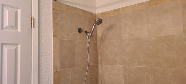 Building Photo - 1106 Verde Dr