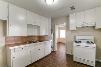 Building Photo - 1417 Jennifer Ln