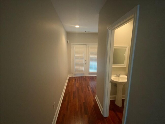 Building Photo - 5997 Brookside Oak Cir