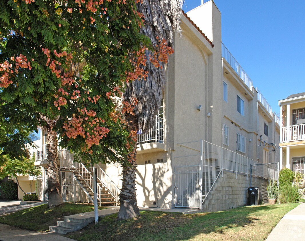 Foto del edificio - 8525 Saturn St