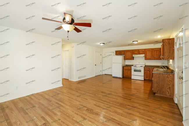 Building Photo - 723 N Crysler Ave