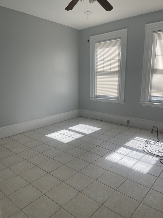 Building Photo - 28 Fifield St
