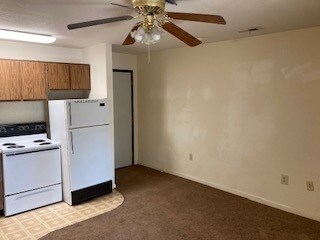 Foto principal - 114 E 3rd St