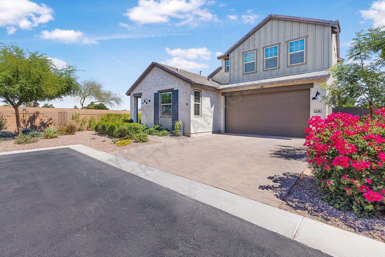 Primary Photo - (Coming Soon) Modern 3-Bed/2.5-Bath Home i...