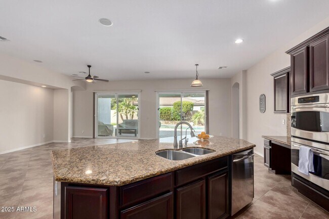 Building Photo - Stunning 4 bedroom, 3 bathroom home in the...