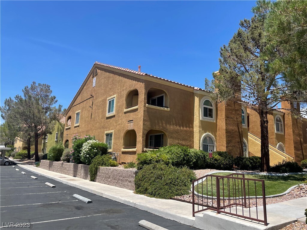 Primary Photo - 7950 W Flamingo Rd