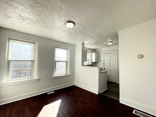 Foto del edificio - 7210 Lyndover Pl