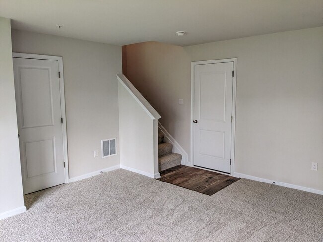 Foto del edificio - Three level townhouse in The Preserve at Tuscarora Creek community ready by mid September!