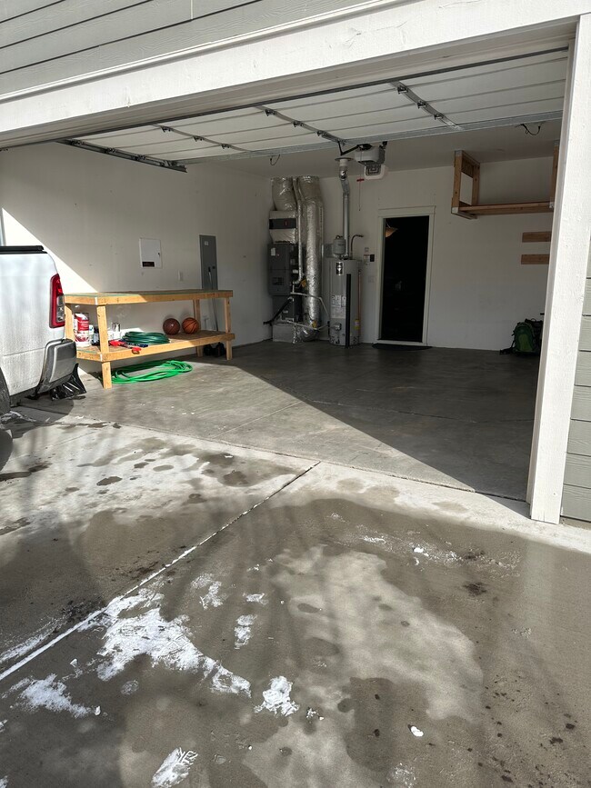 Building Photo - 20777 NE Sierra Dr