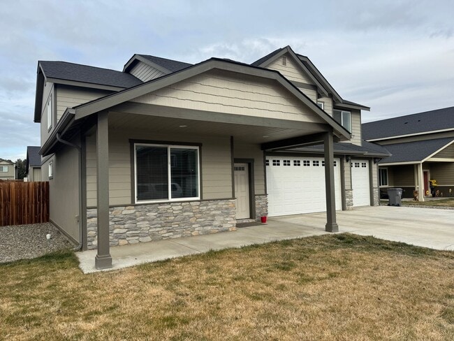 Building Photo - Spacious Vista View Home for Lease