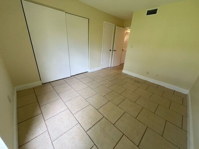 Building Photo - 1225 N Wickham Rd