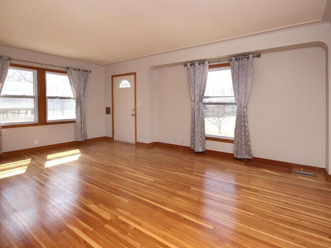 Building Photo - 3600 Quail Ave N