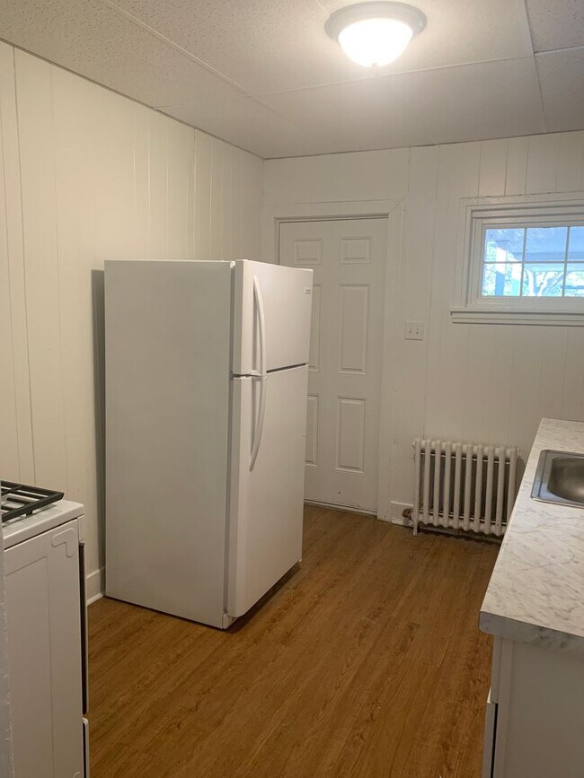 Foto del edificio - Available Now!! 2nd Floor Near Penn Market...