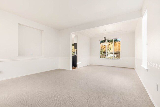 Building Photo - 824 Chelan Pl NE