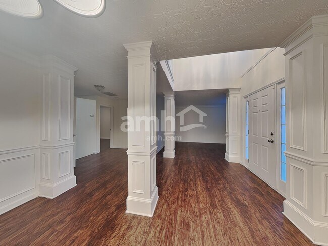 Building Photo - 6372 Daniell Springs Dr