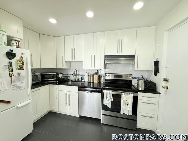 Building Photo - 135 Inman St