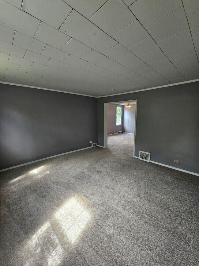 Building Photo - Freshly Updated 3 Bedroom Home in Slavic Village