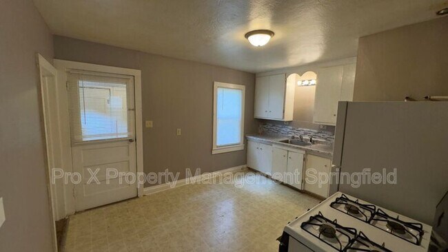 Foto del edificio - 1855 E Dale St