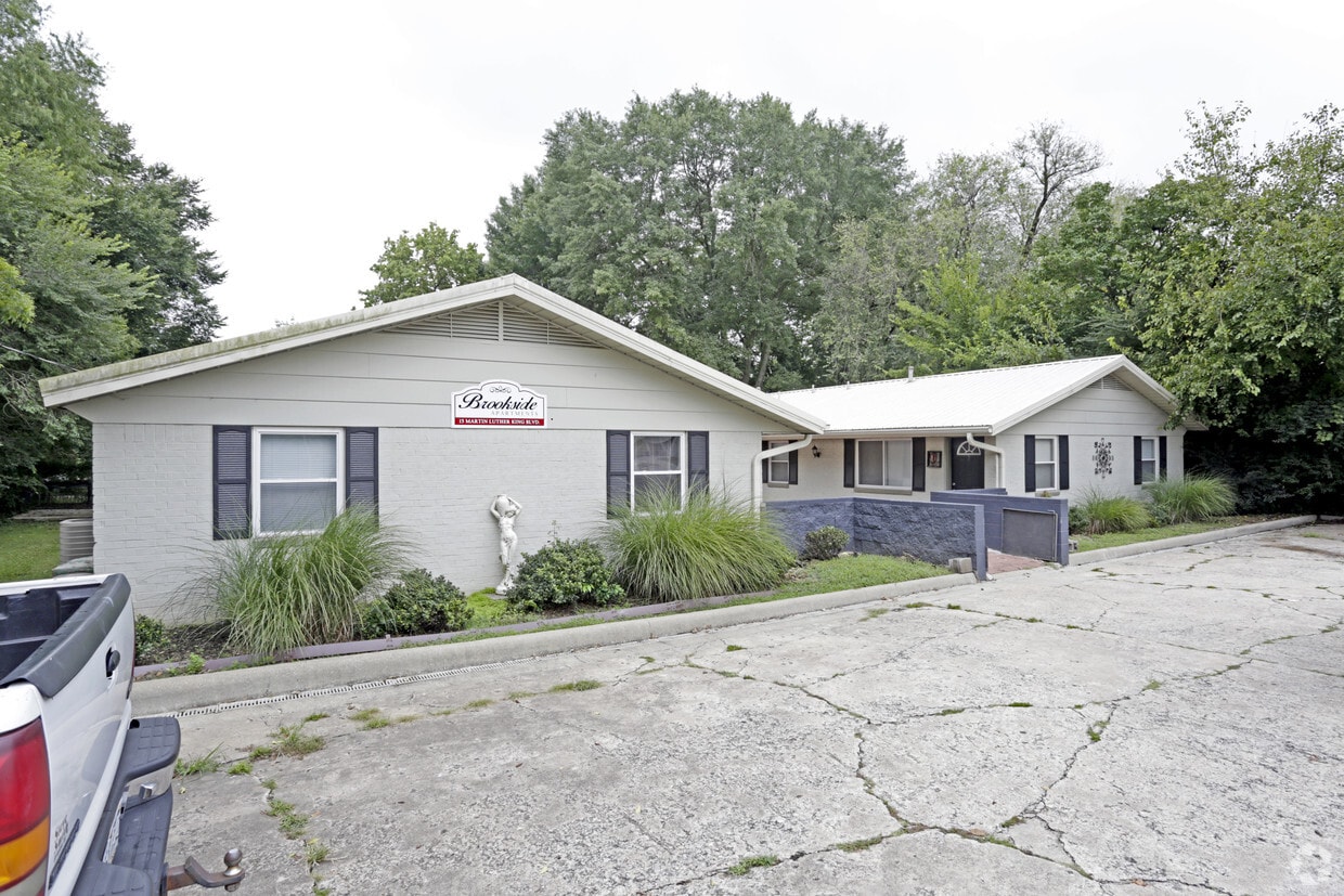Building Photo - Brookside Apartments