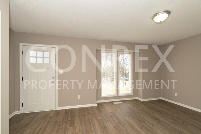 Building Photo - Beautiful Spacious Home