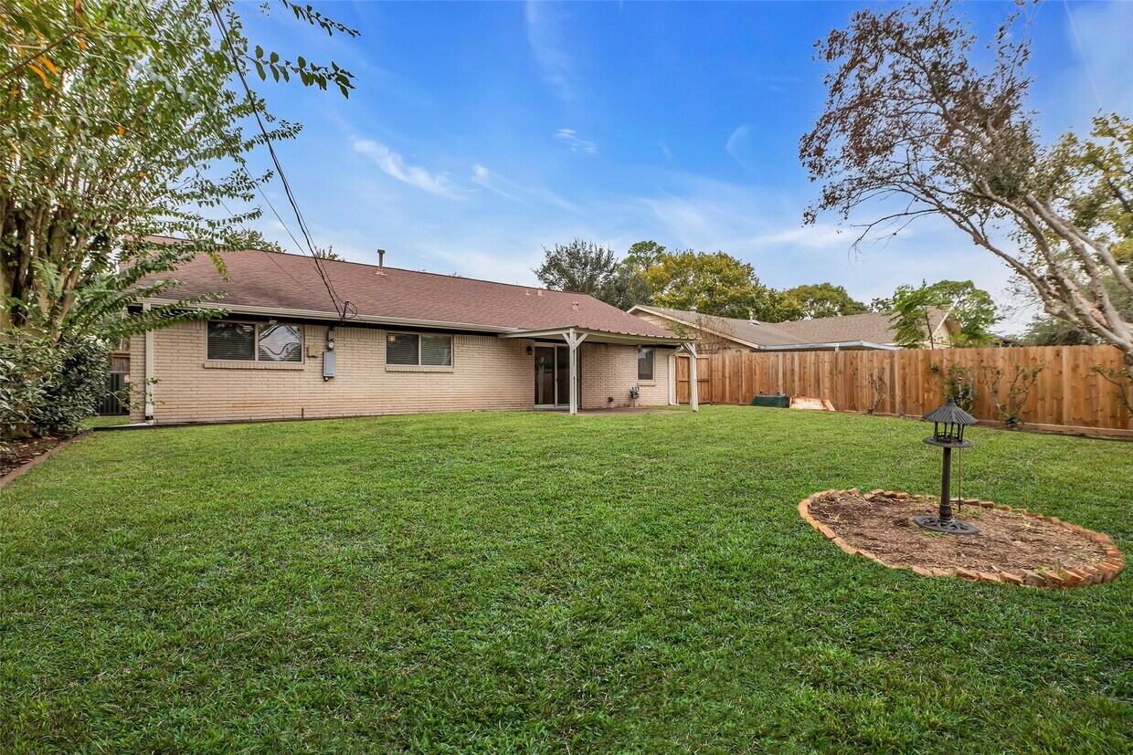 Foto del edificio - 8821 Dunlap St