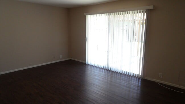Building Photo - Single Story 4 BR 2 BA 2 Car Garage 4 Mile...