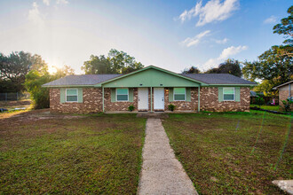 Building Photo - 4816 Tradewinds Dr