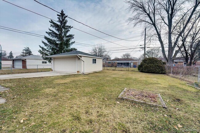 Building Photo - 32536 Warner Dr