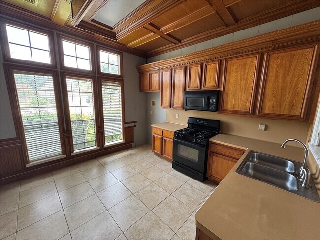 Foto del edificio - 1511 Ridgebriar Dr