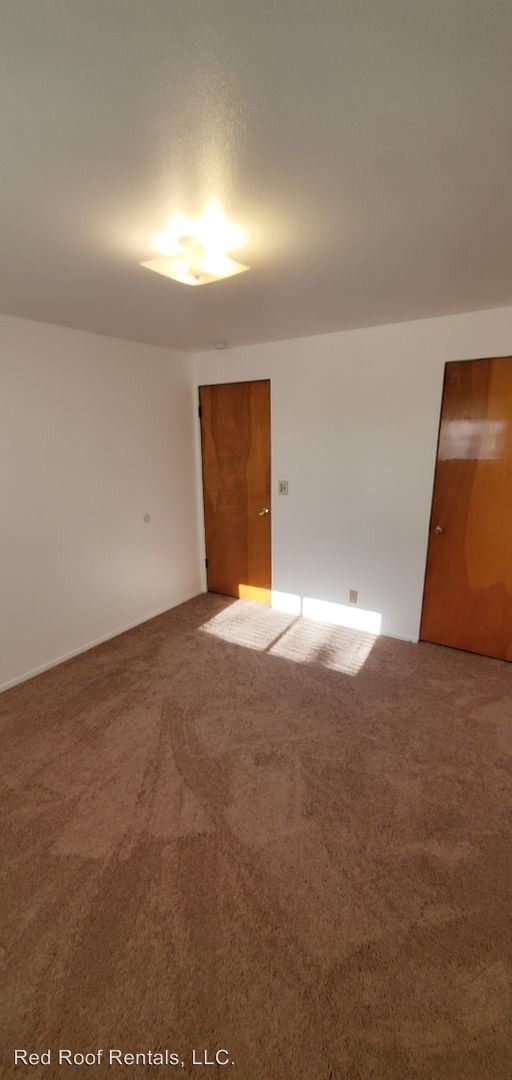 Foto del edificio - 3 br, 1 bath House - 301 118th St S