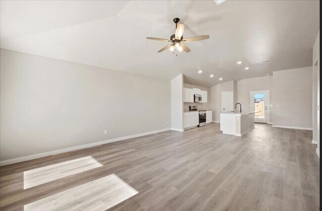 Foto del edificio - PRE LEASING NOW - AVAILABLE 7/14