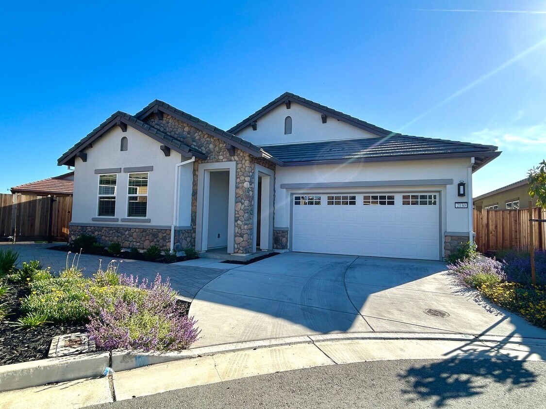 Primary Photo - 3 Bedroom 2 Bathroom Luxury 55+ Living in Twin Oaks