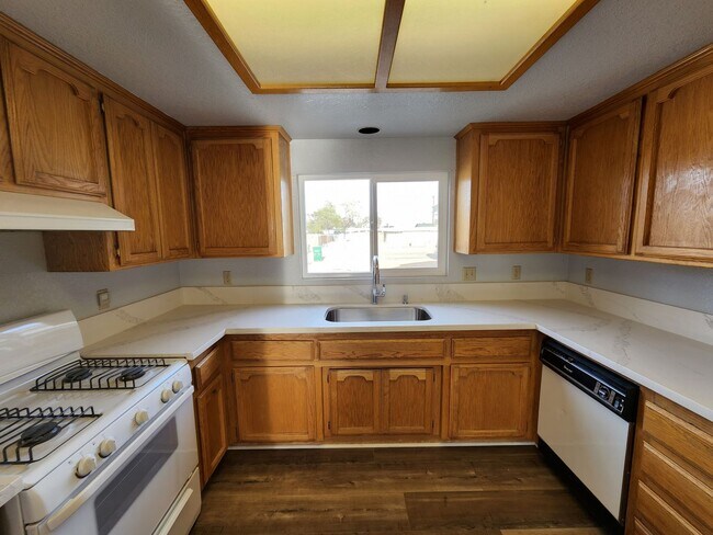 Foto del edificio - Beautiful 3 bedroom and 2 bathroom house/ ...