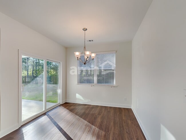 Foto del edificio - 7062 Creeksong Dr