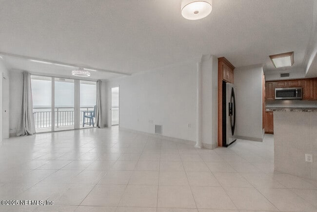 Building Photo - 1601 Ocean Dr S