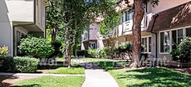 Foto del edificio - 8812 Sawtelle Way