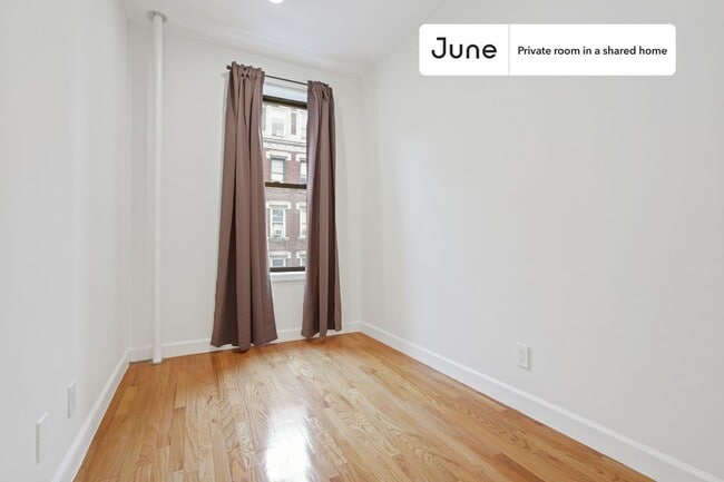 Building Photo - Room in Shared 4 bed/1 bath home