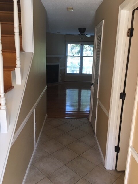 Entry Hallway - 605 College Ave SW