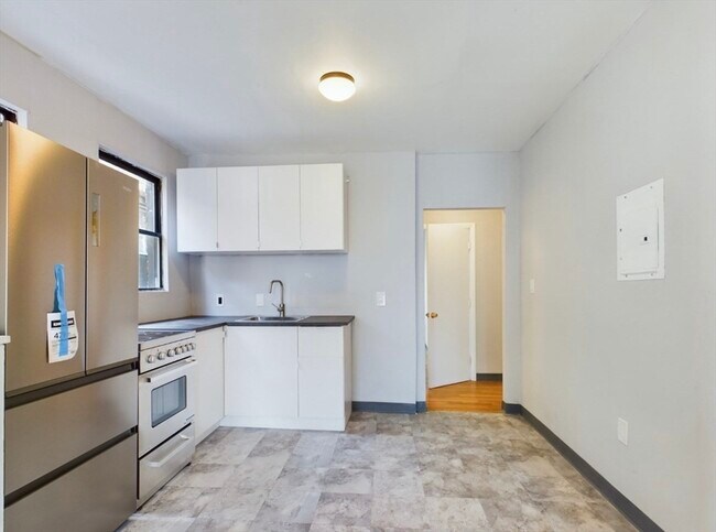 Foto del edificio - 6 Parker Hill Ave