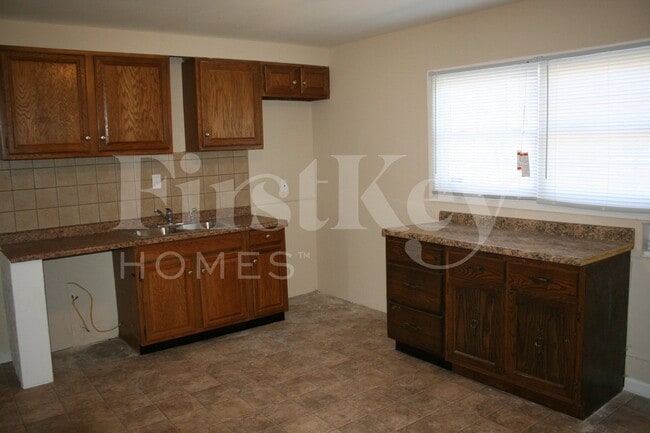 Foto del edificio - 9538 E 39th St