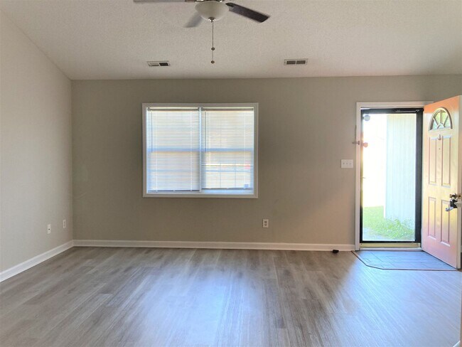Building Photo - 711 Covington Ct