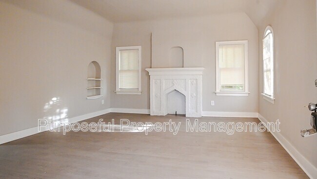 Building Photo - 2201 Glen Ellyn St