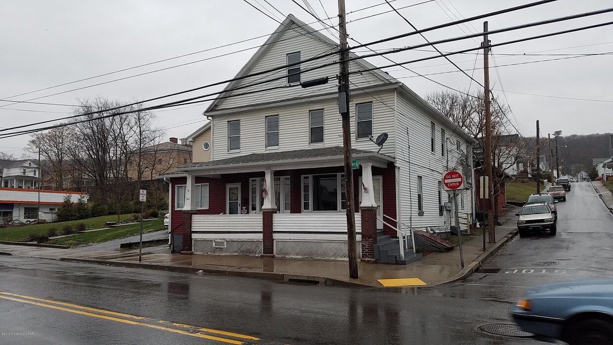 Primary Photo - 541 W Main St